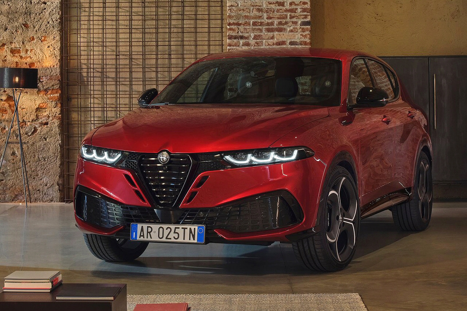 New Alfa Romeo Tonale Q4 Ibrida Plug-In + Review - Image 1