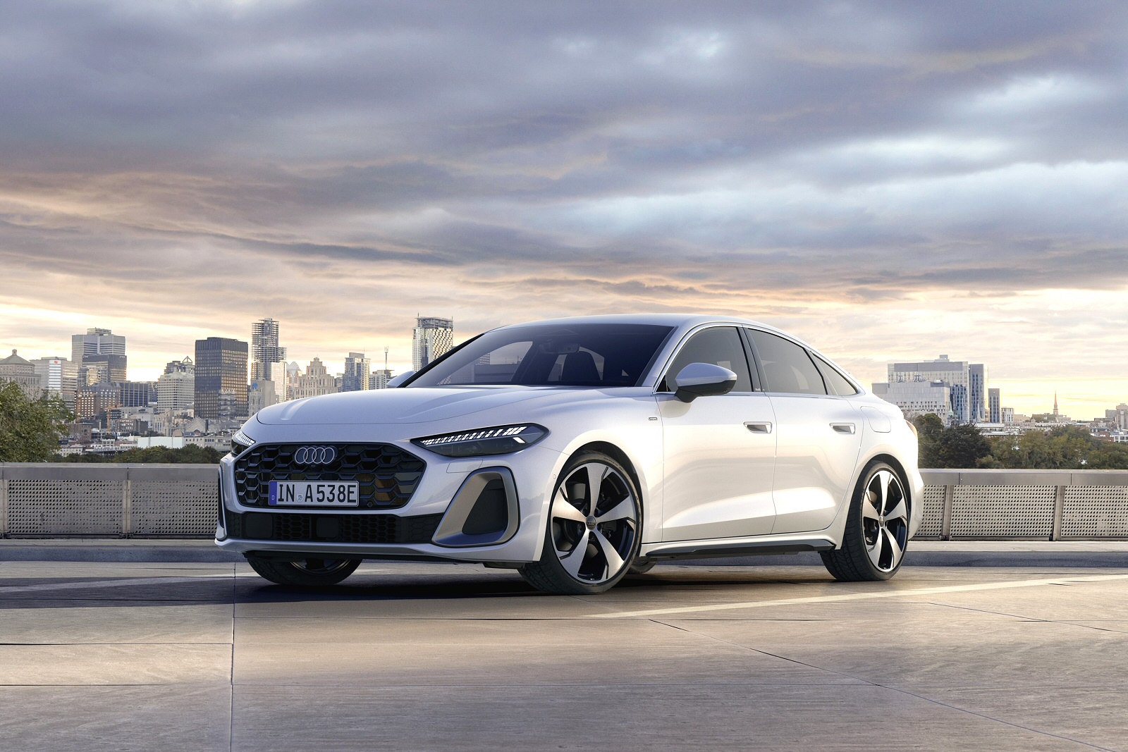 New Audi A5 e-hybrid + Review - Image 1