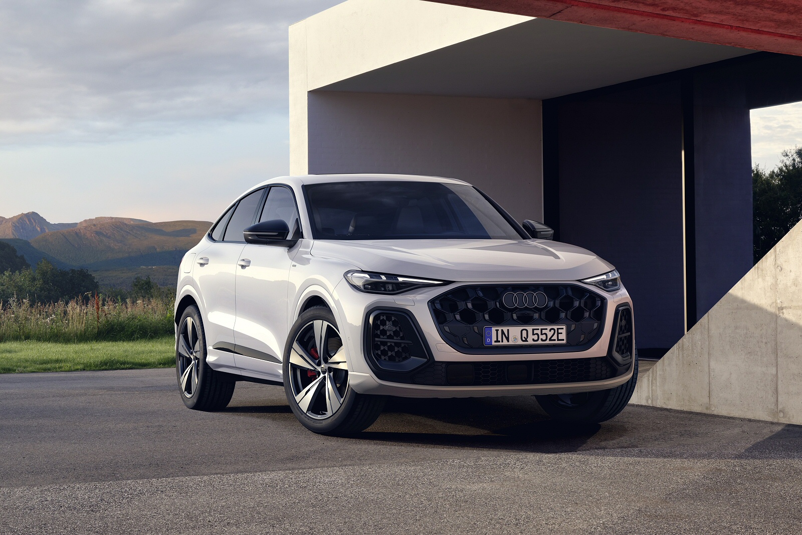 New Audi Q5 e-hybrid + Review - Image 1