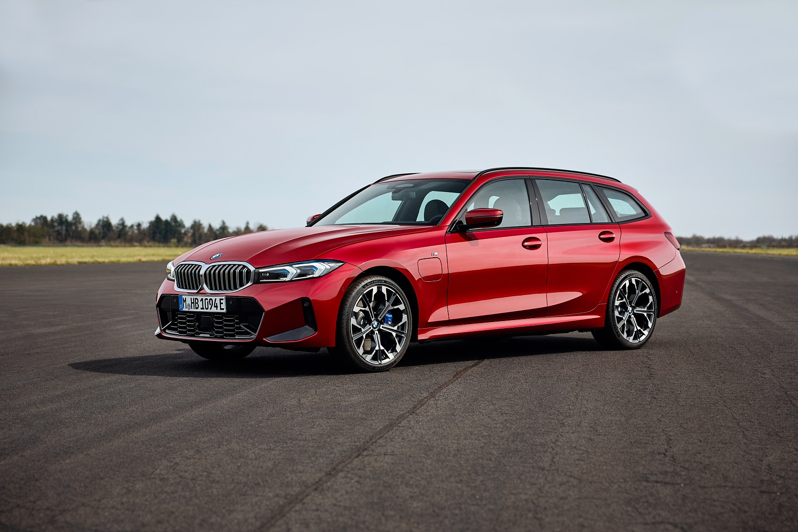 New BMW 3 Series Touring + Review - Image 1