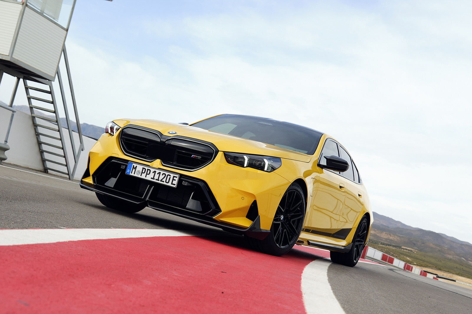 New BMW M5 + Review - Image 1