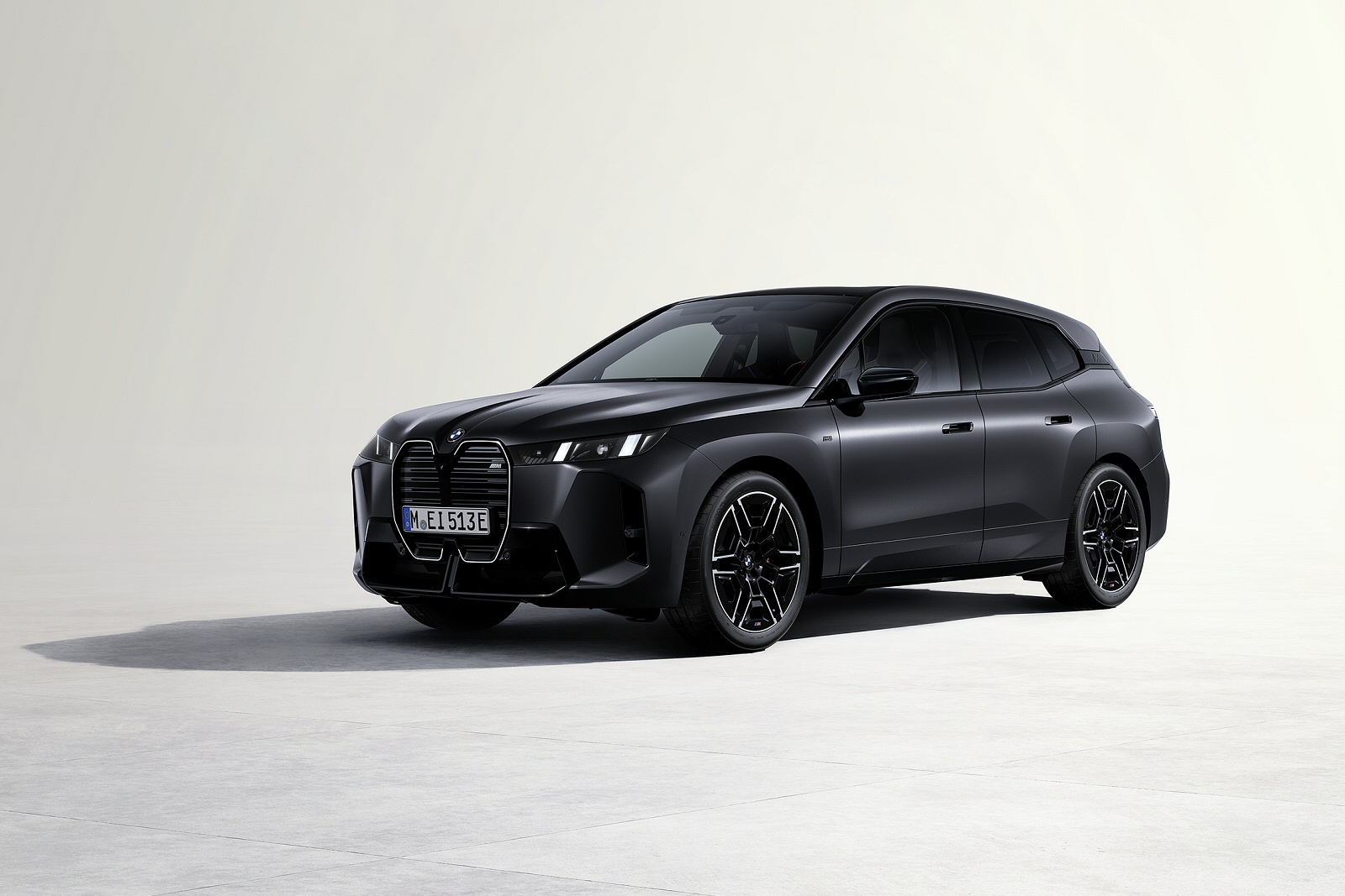 New BMW iX M70 xDrive + Review - Image 1