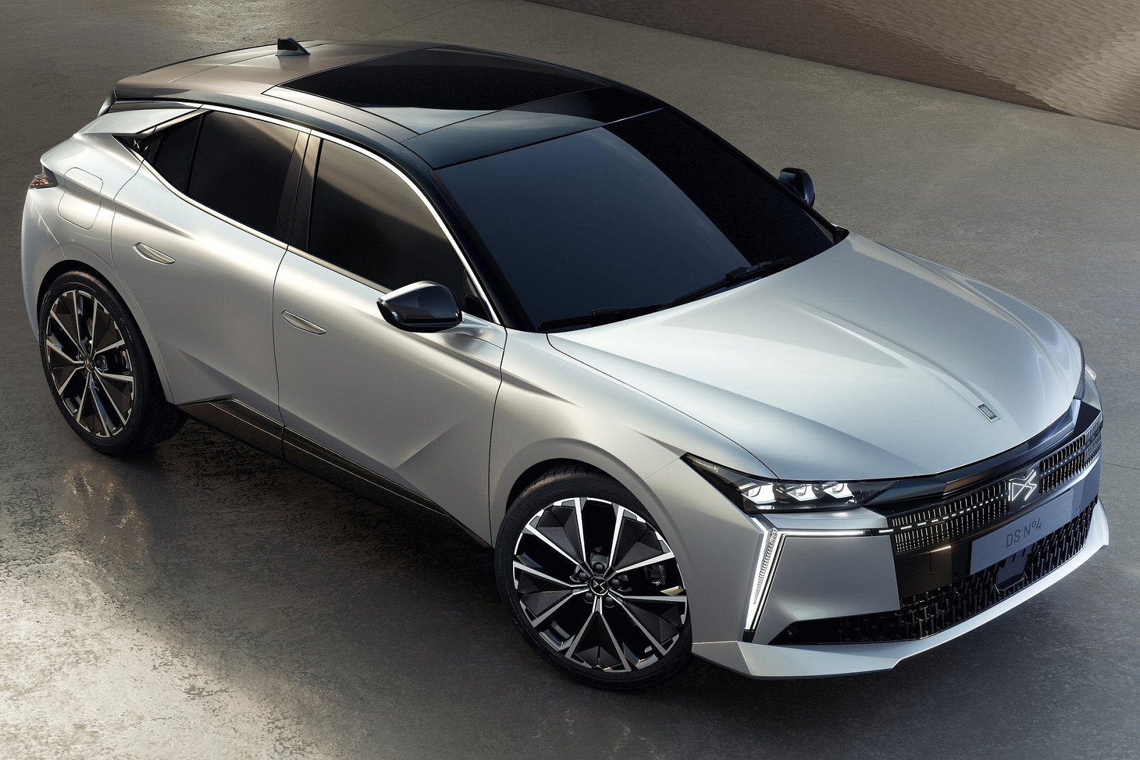 New DS No4 Hybrid + Review - Image 1