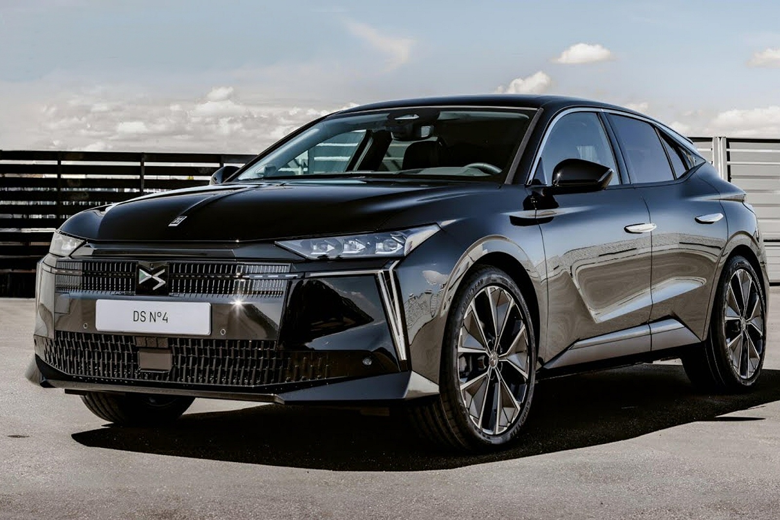 New DS No4 Plug-in Hybrid 225 + Review - Image 1