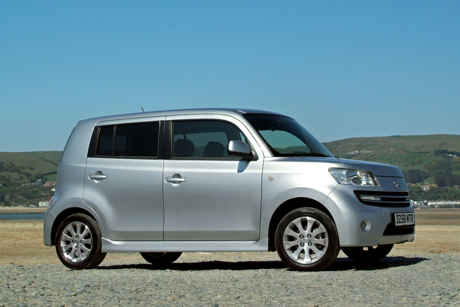 Used Daihatsu Materia (2009 - 2011) + Guide - Image 1