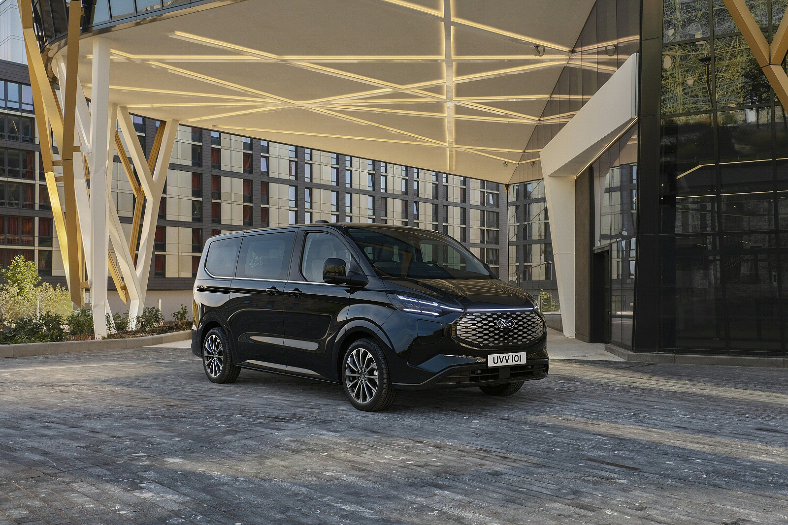 New Ford E-Tourneo Custom + Review - Image 1