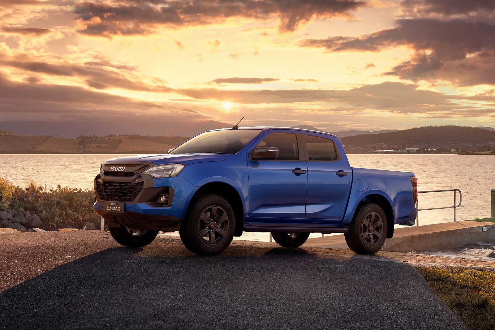 New Isuzu D-Max V-Cross + Review - Image 1