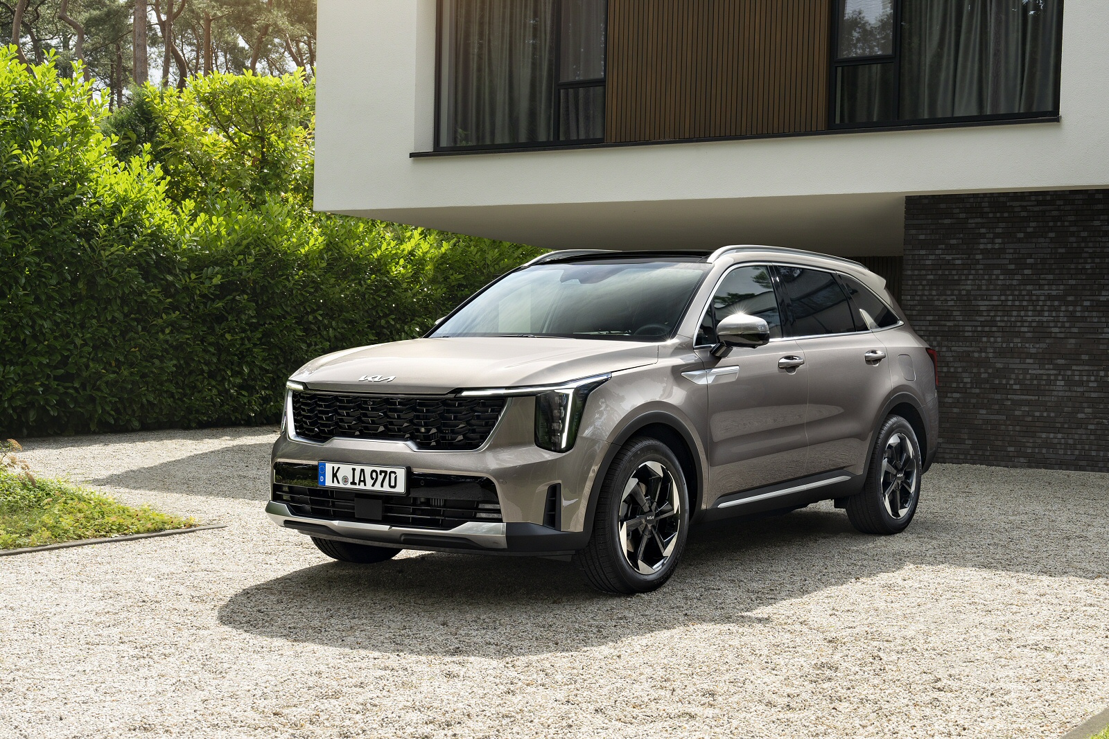 New Kia Sorento Plug-in Hybrid + Review - Image 1