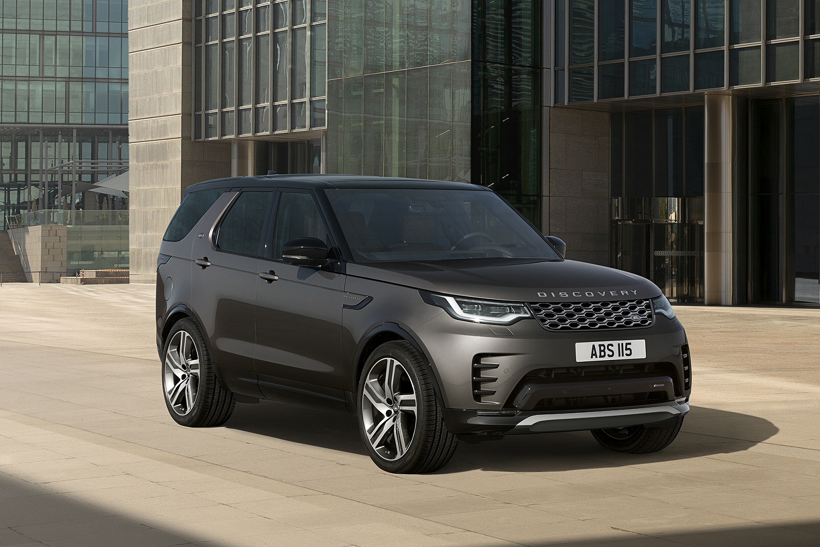 New Land Rover Discovery + Review - Image 1