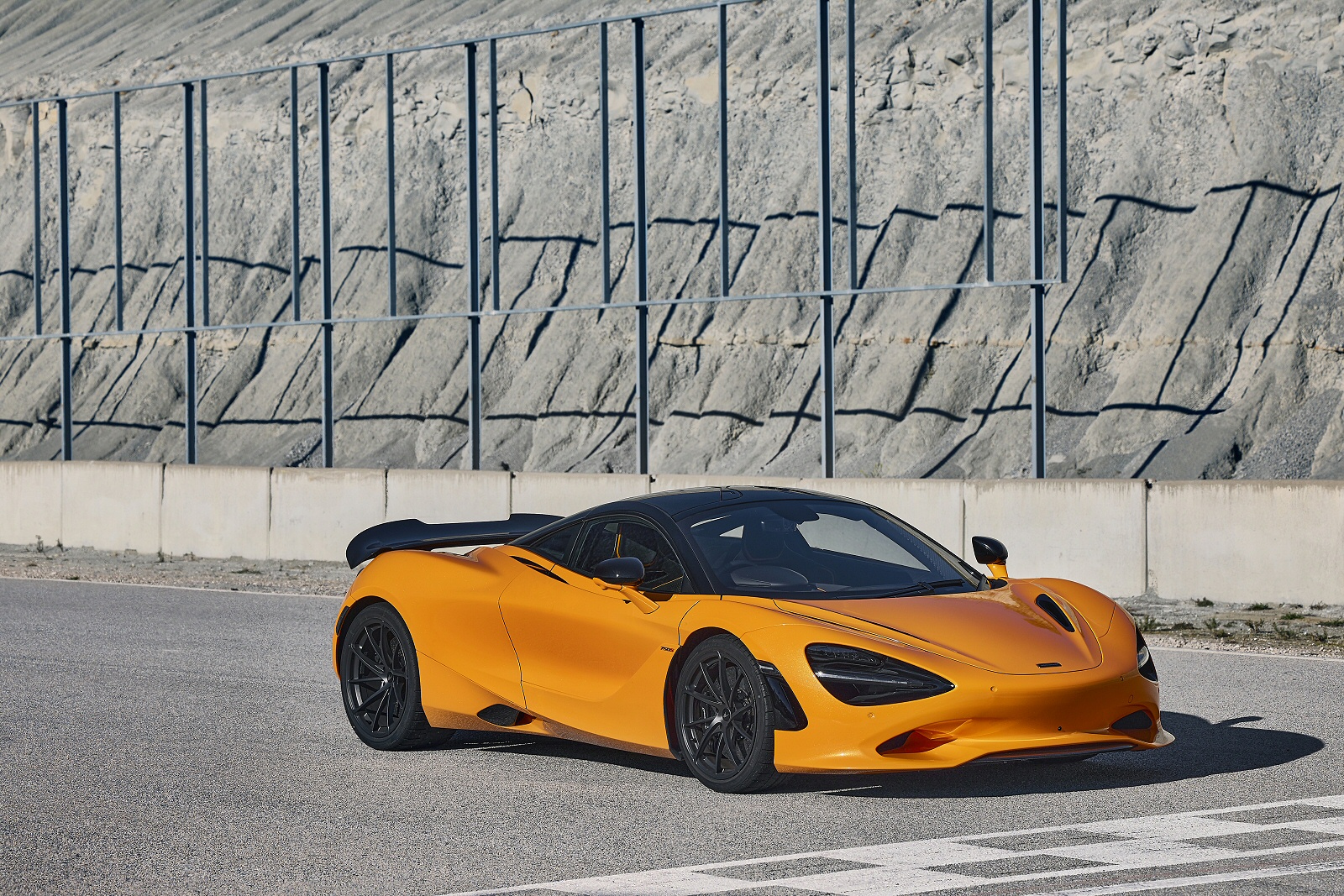 New McLaren 750S + Review - Image 1