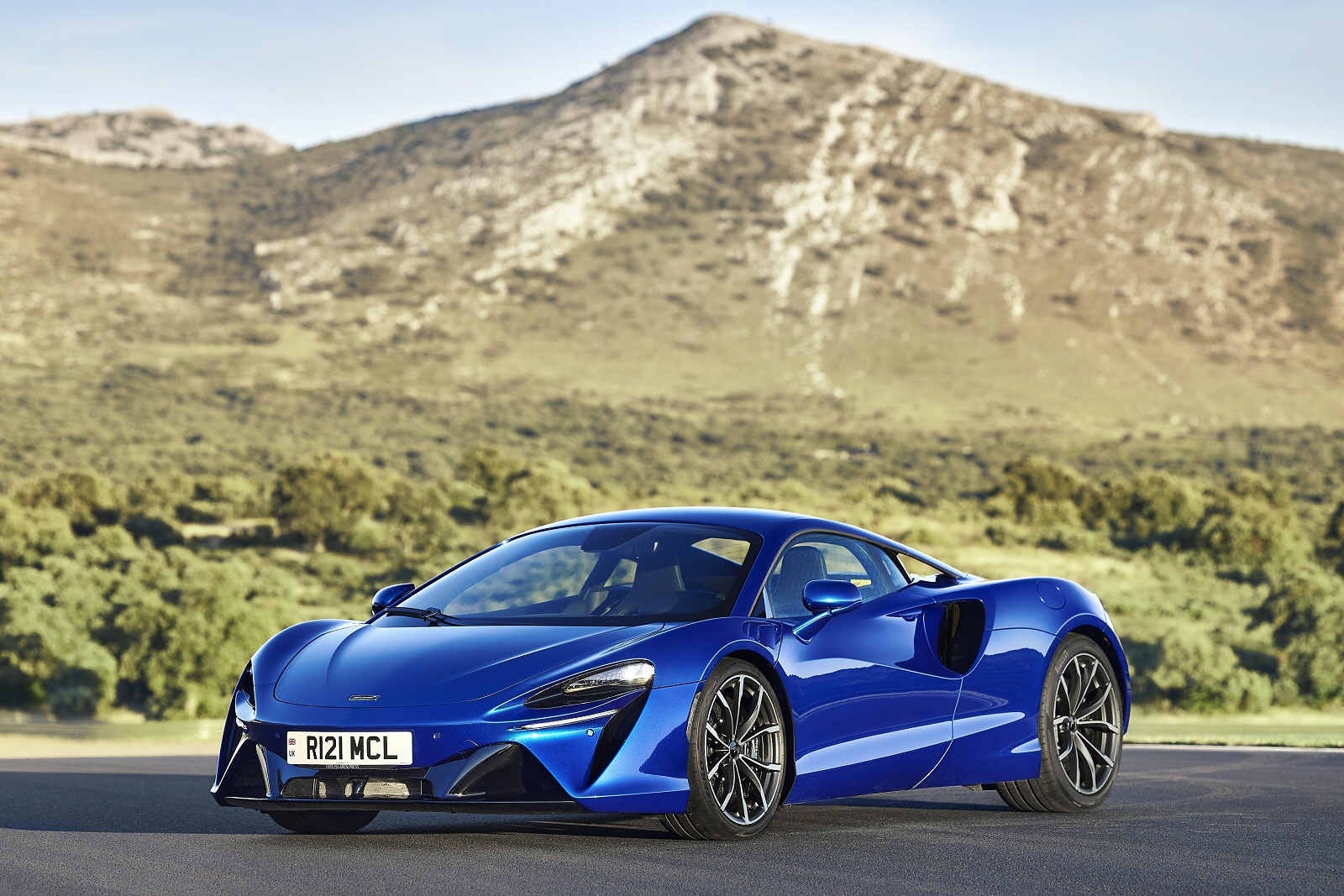 New McLaren Artura + Review - Image 1
