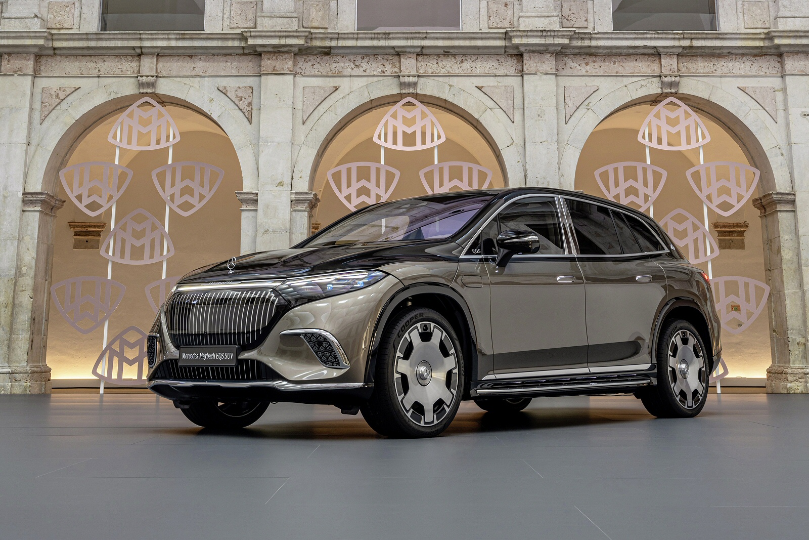 New Mercedes-Maybach EQS SUV + Review - Image 1