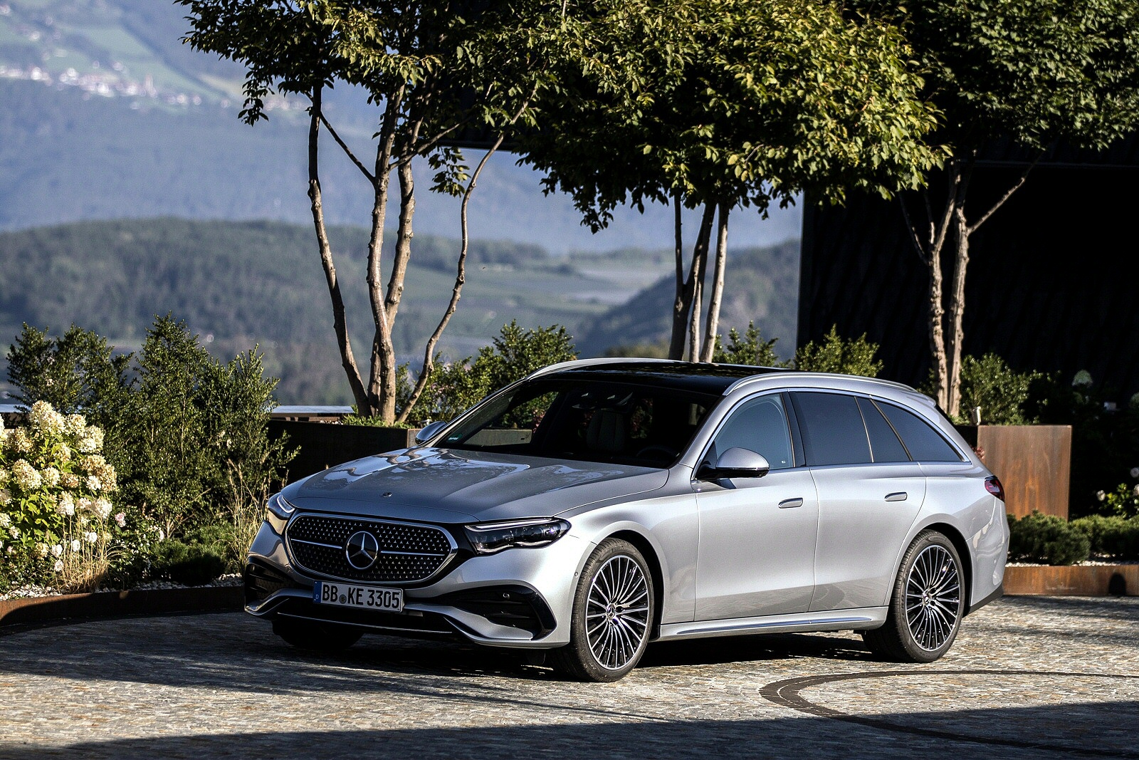 New Mercedes-Benz E-Class Estate + Review - Image 1