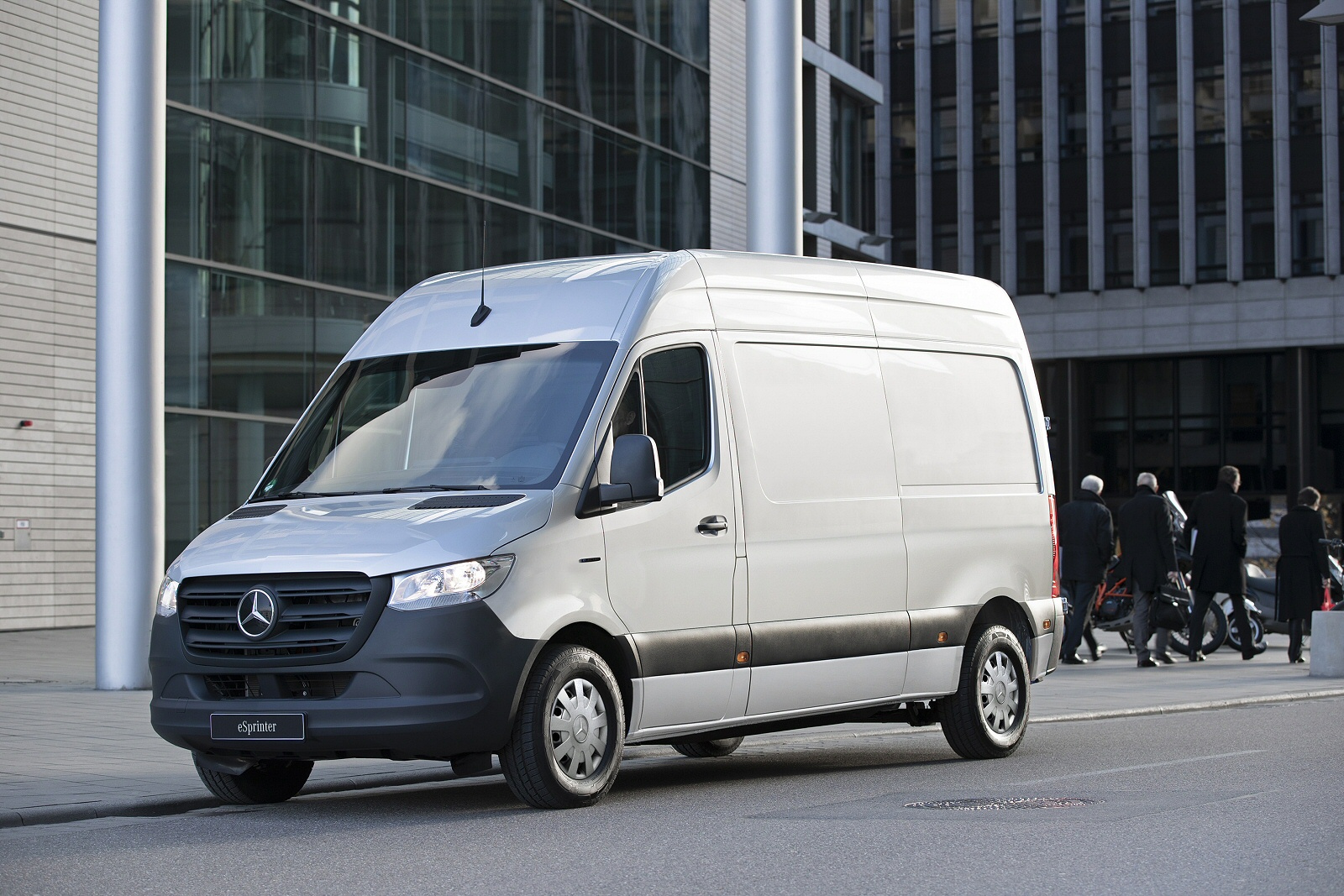 New Mercedes-Benz Sprinter + Review - Image 1