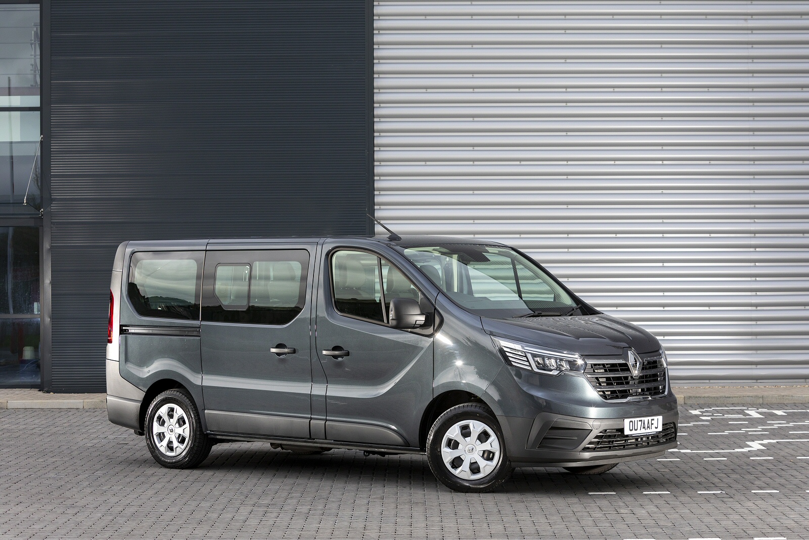 New Renault Trafic Passenger + Review - Image 1