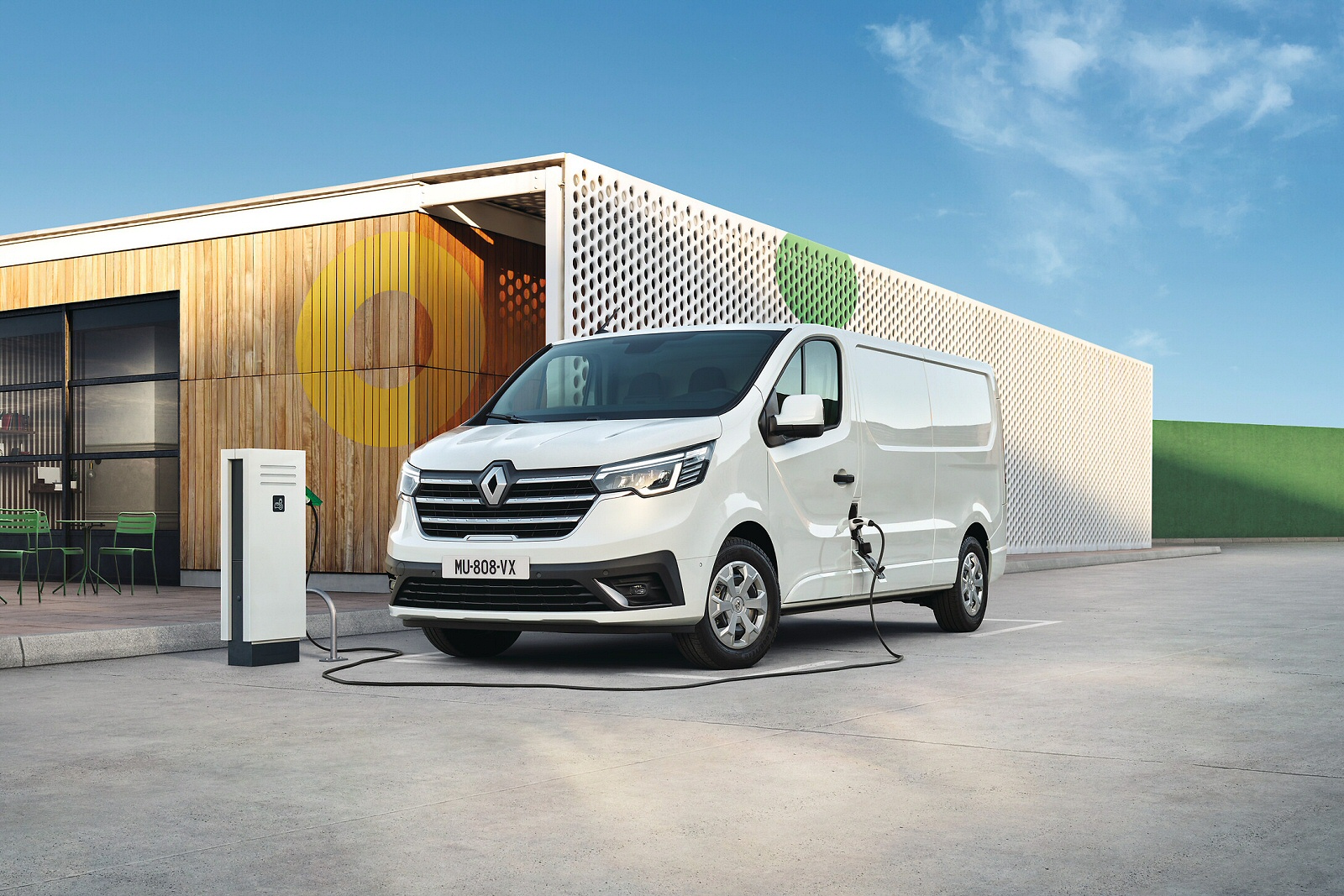 New Renault Trafic E-Tech electric + Review - Image 1