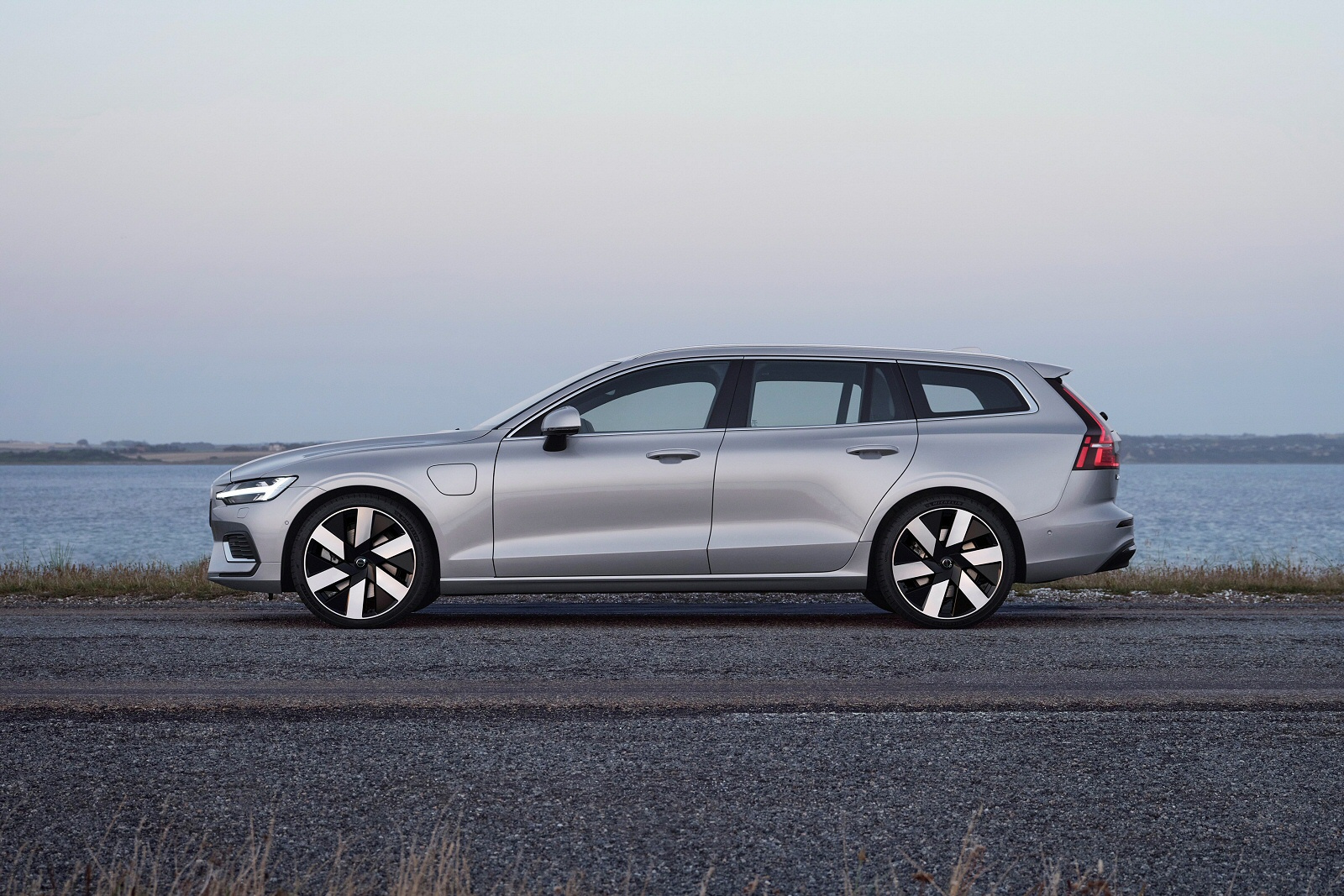 New Volvo V60 T6 Plug-in hybrid + Review - Image 1