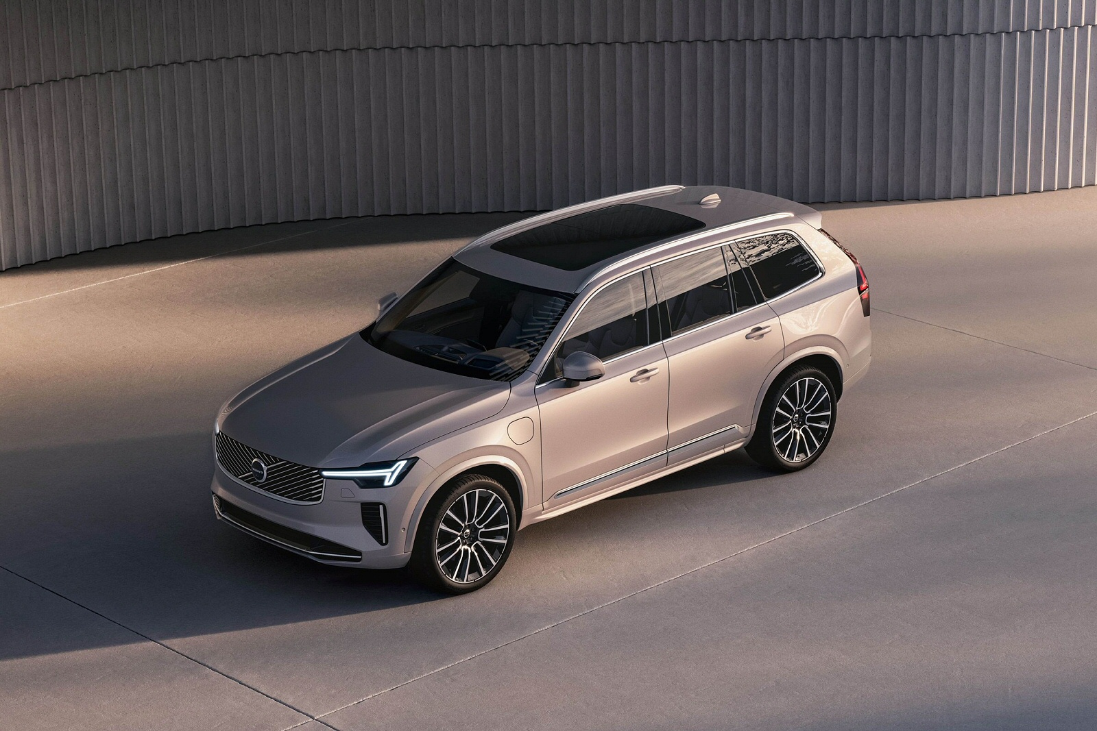 New Volvo XC90 + Review - Image 1