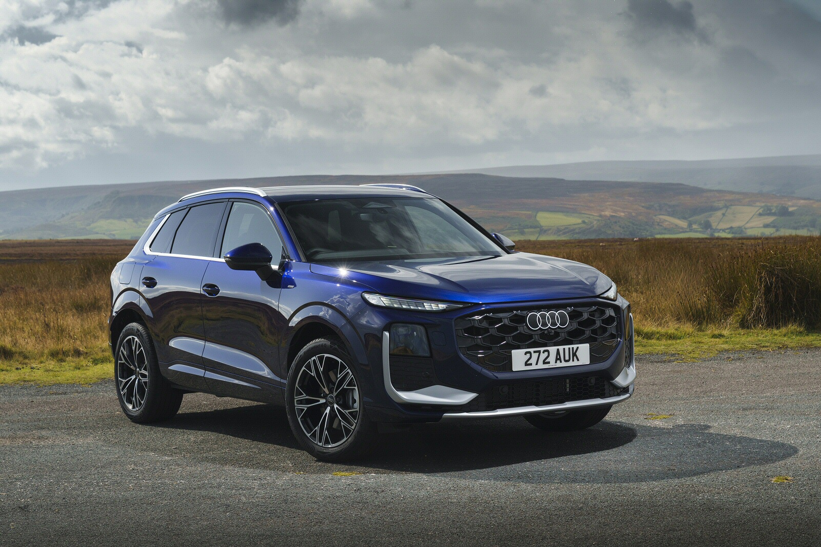 New Audi Q3 e-hybrid + Review - Image 1