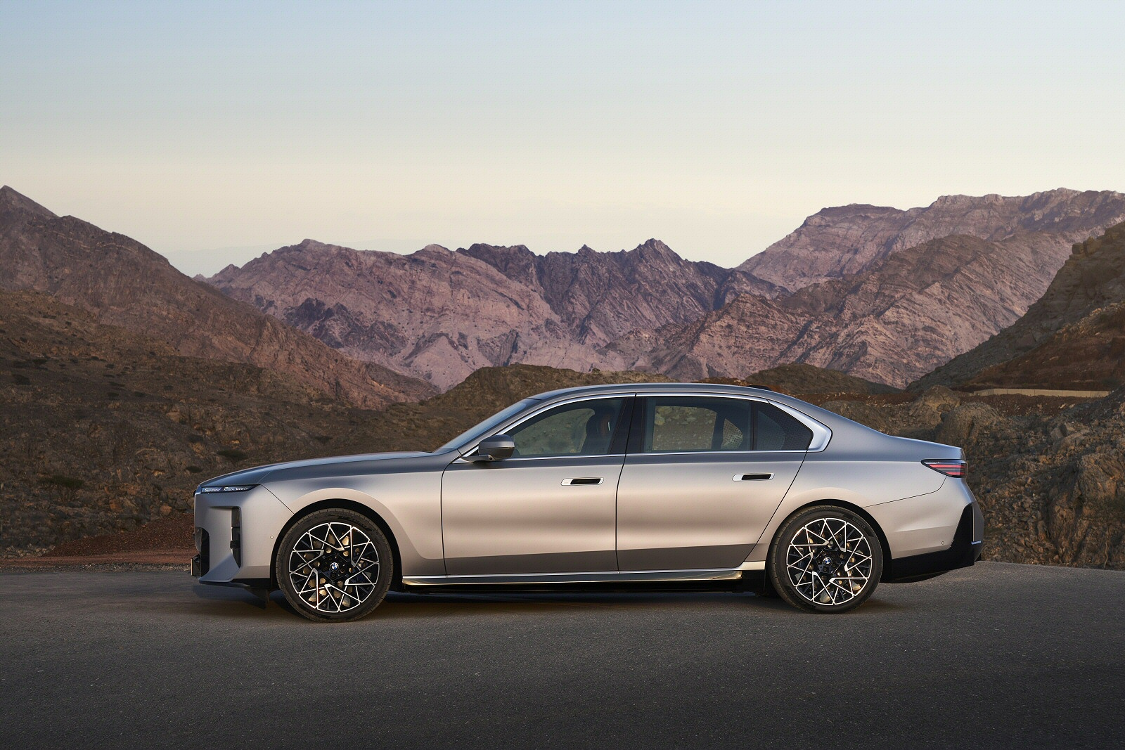 New BMW i7 + Review - Image 1