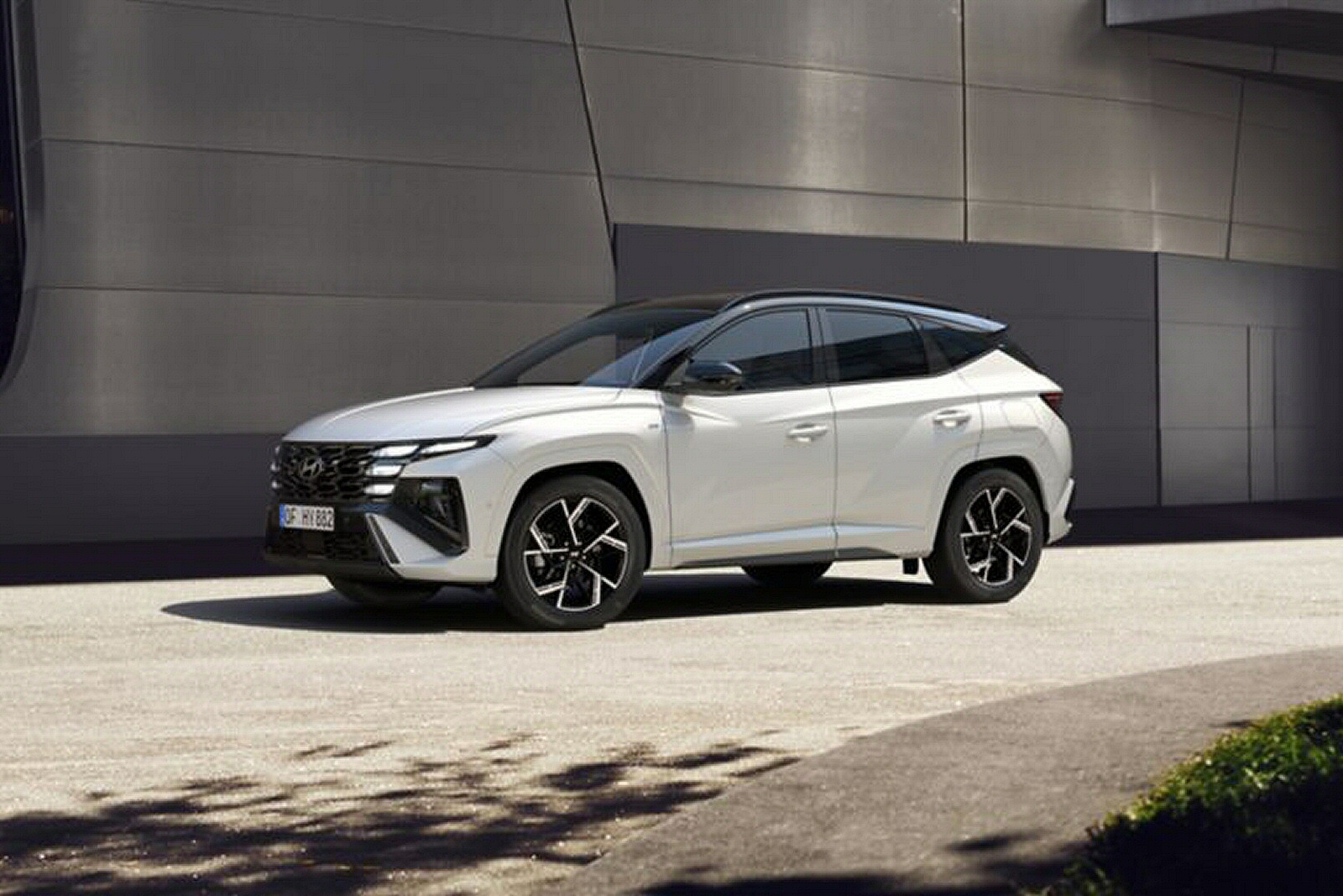 New Hyundai Tucson Hybrid HEV + Review - Image 1