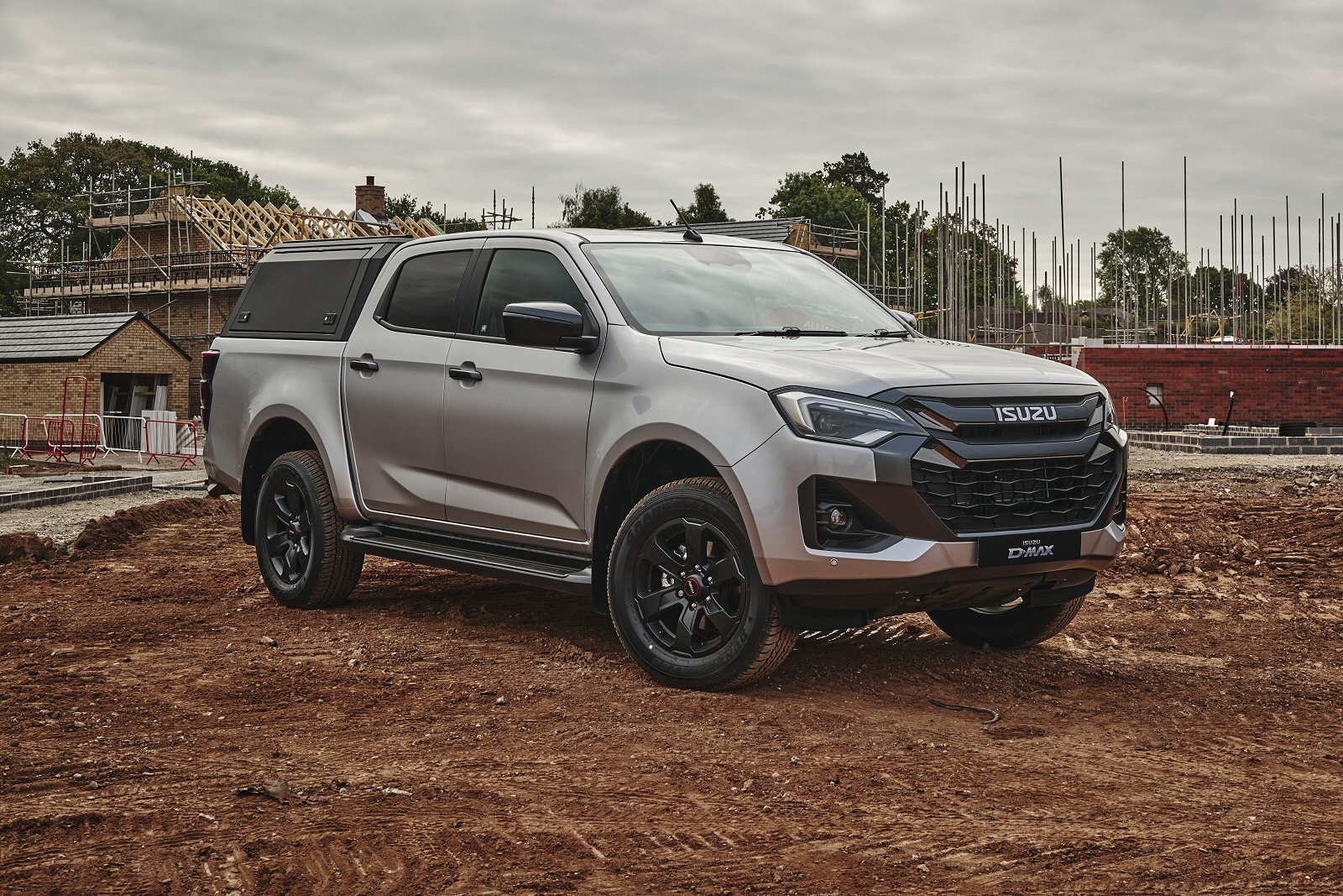 New Isuzu D-Max V-Cross Commercial + Review - Image 1