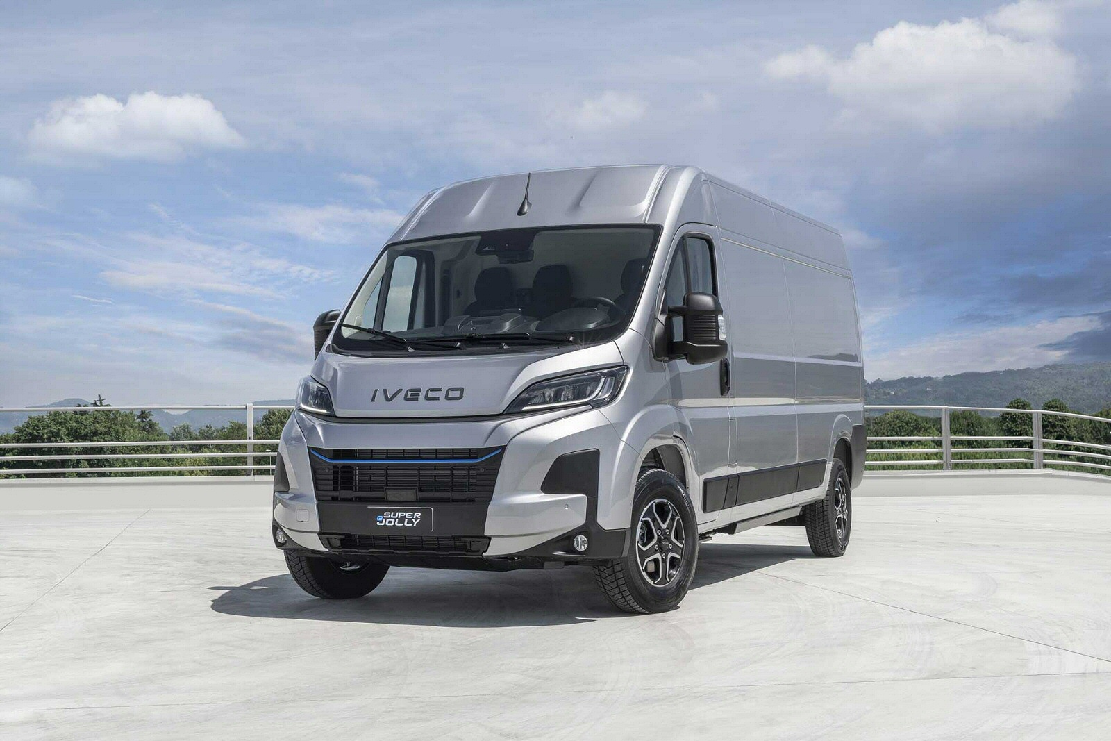 New IVECO eSuperJolly + Review - Image 1