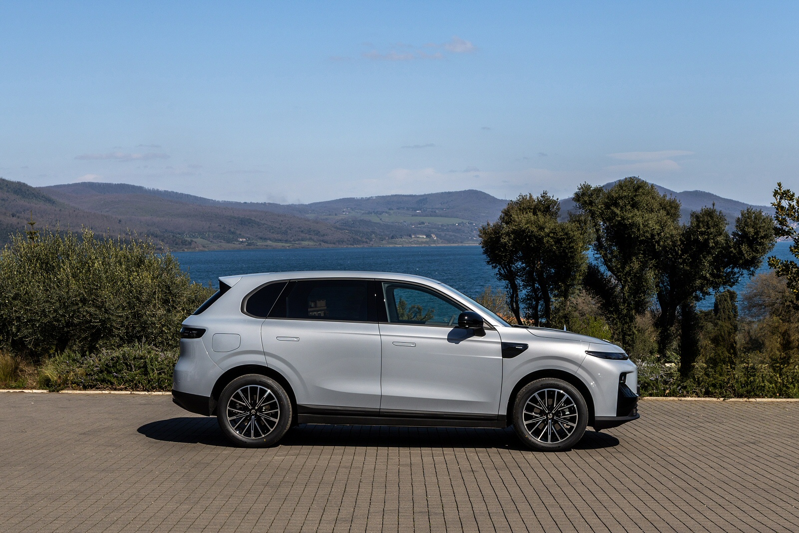 New Leapmotor B10 Hybrid EV + Review - Image 1
