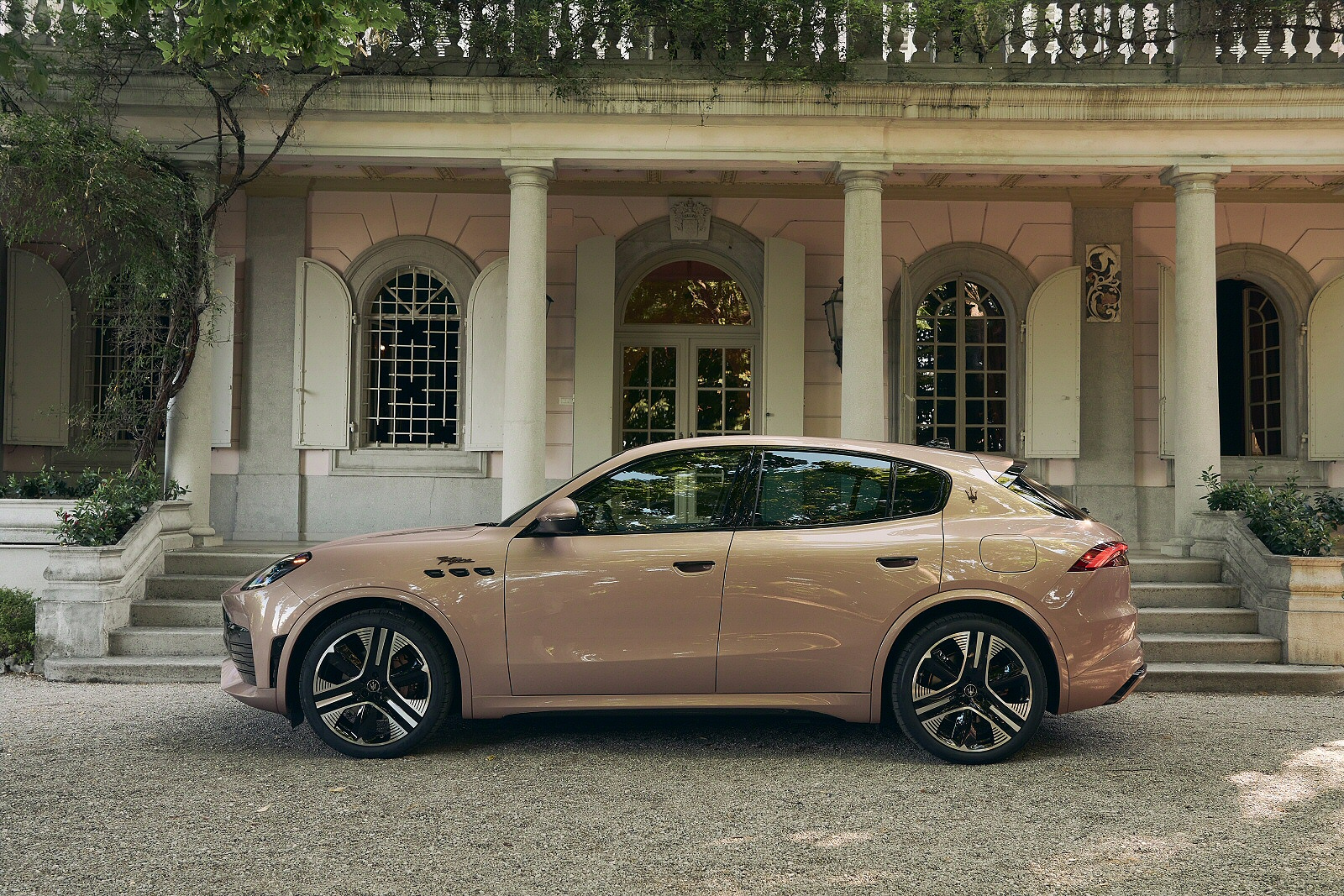 New Maserati Grecale Folgore + Review - Image 1