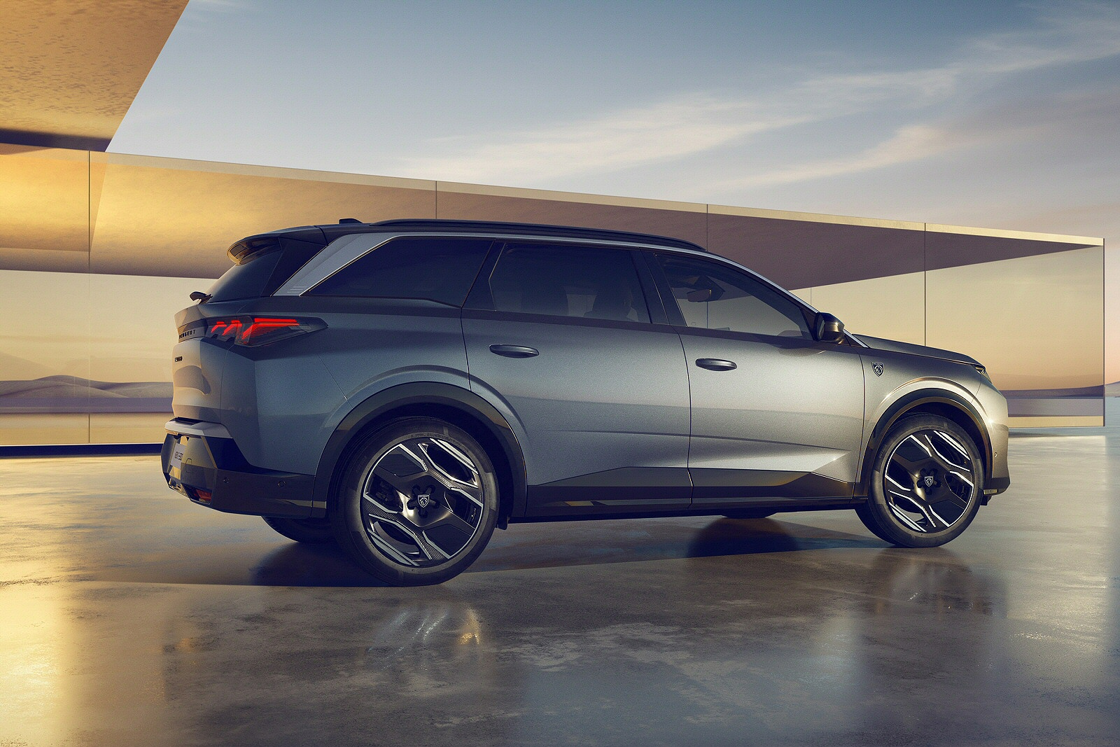 New Peugeot 5008 + Review - Image 1