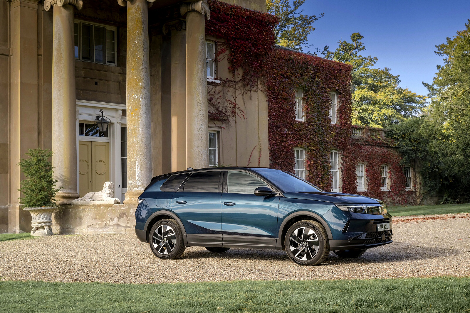 New Vauxhall Grandland Plug-in Hybrid + Review - Image 1