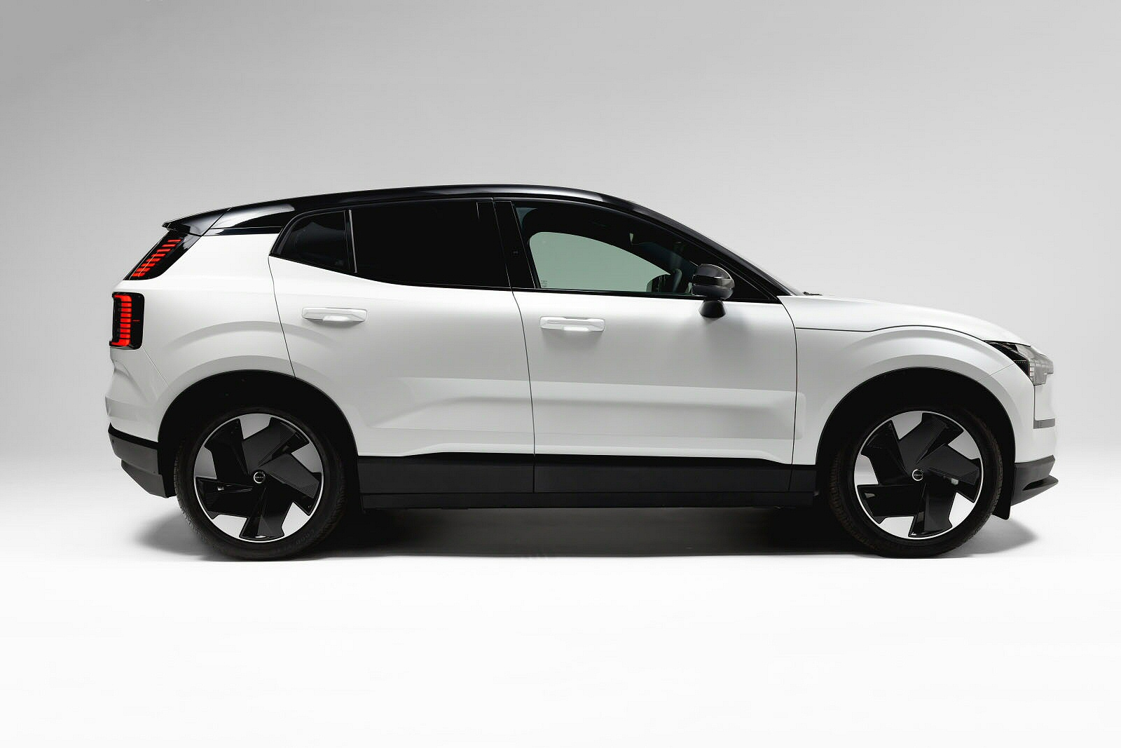 New Volvo EX30 Cargo + Review - Image 1