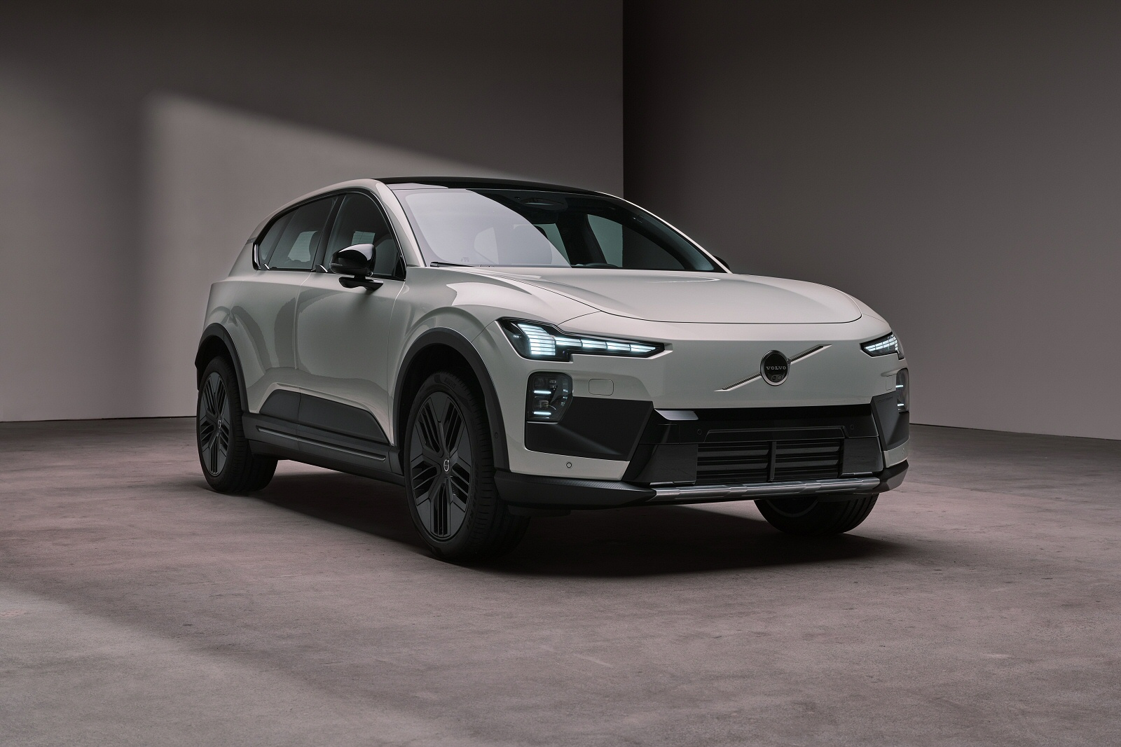 New Volvo EX30 Cross Country + Review - Image 1