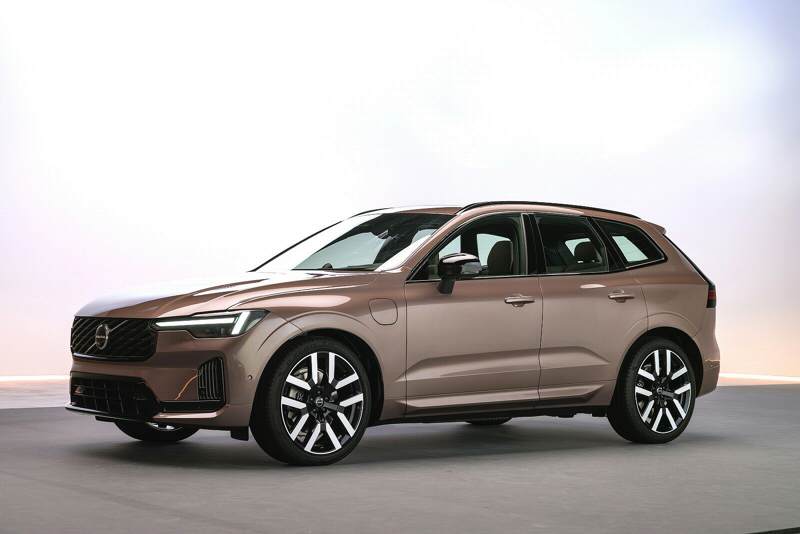 New Volvo XC60 B5 + Review - Image 1