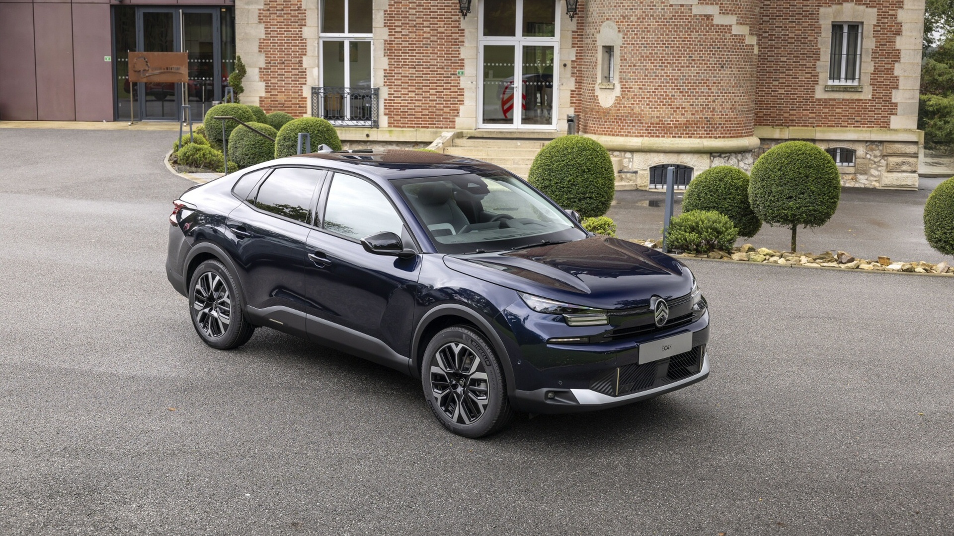 CITROEN E-C4 ELECTRIC HATCHBACK 115kW Max 54kWh 5dr Auto