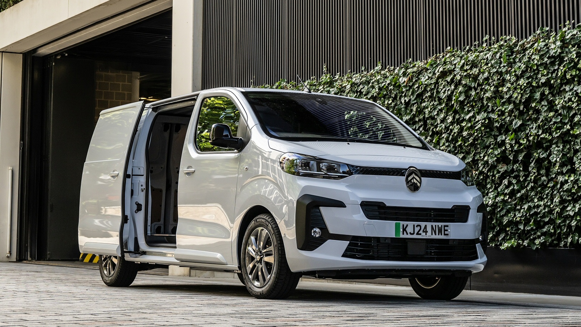 CITROEN e-DISPATCH M SPECIAL EDITION 100kW 75kWh Crew Van VTR Auto [11kW]