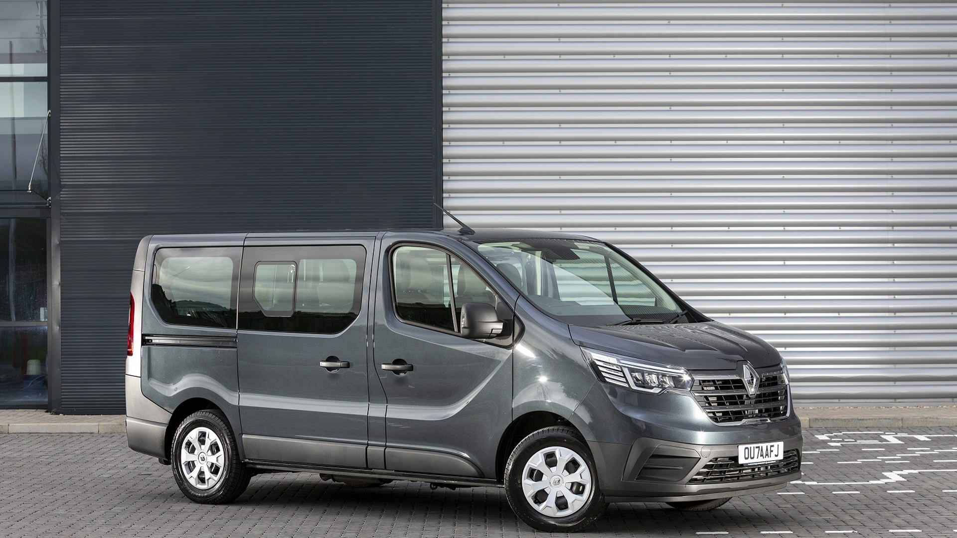 RENAULT TRAFIC SWB MINIBUS DIESEL SL30 Blue dCi 150 Advance 9 Seater EAG9