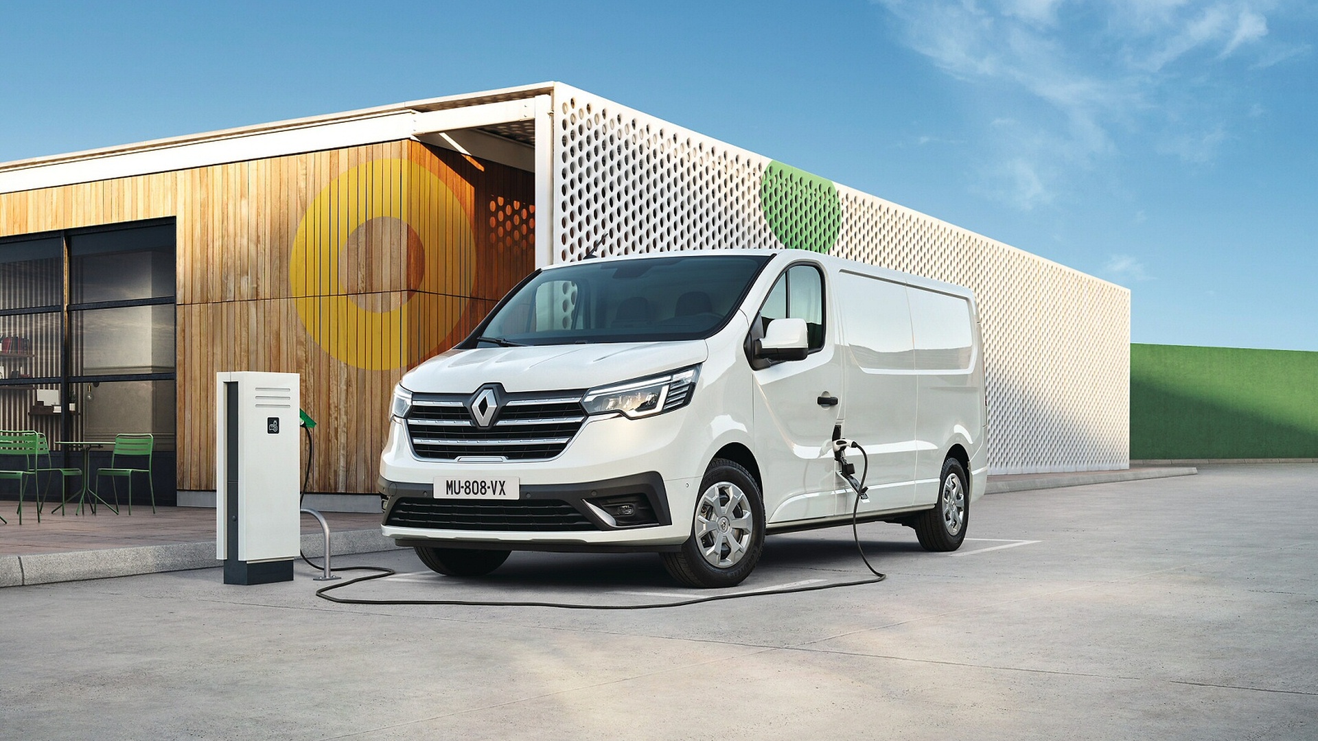 RENAULT TRAFIC E-TECH SWB ELECTRIC SL30 90kW 52kWh Advance Van Auto