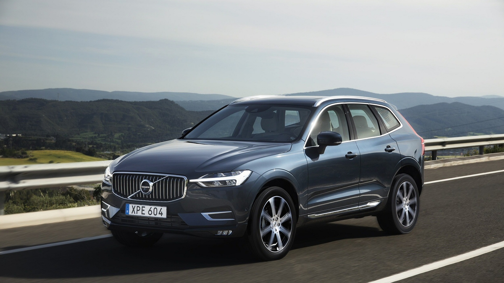 VOLVO XC60 ESTATE 2.0 B5P Core 5dr AWD Geartronic