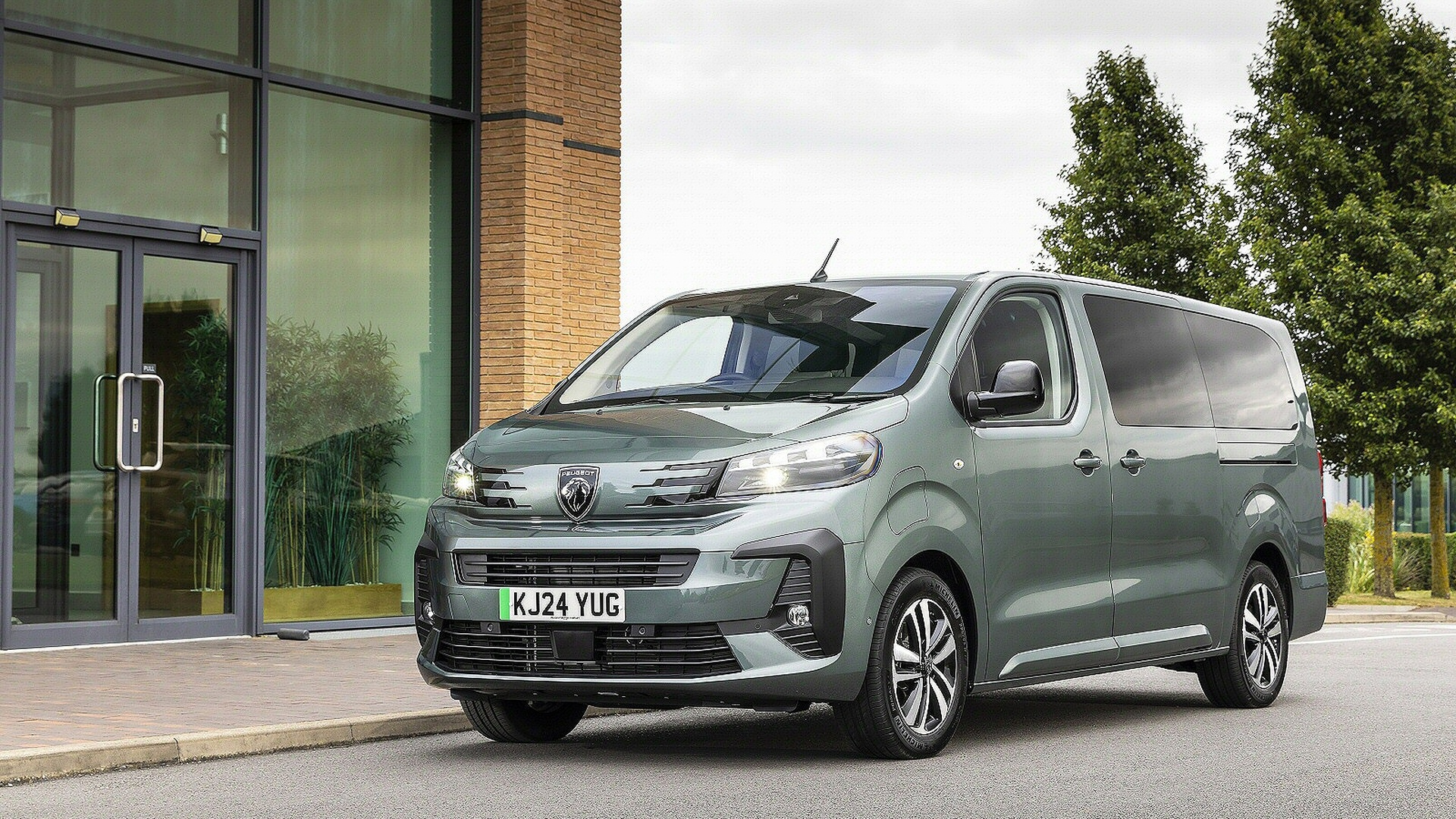 PEUGEOT E-TRAVELLER ELECTRIC ESTATE 100kW Allure Standard [8 Seat] 75kWh 5dr Auto