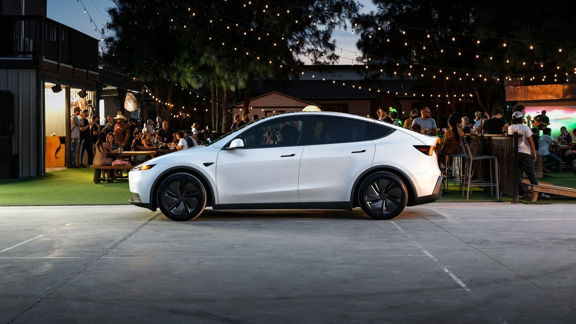 TESLA MODEL Y HATCHBACK Standard Range RWD 5dr Auto