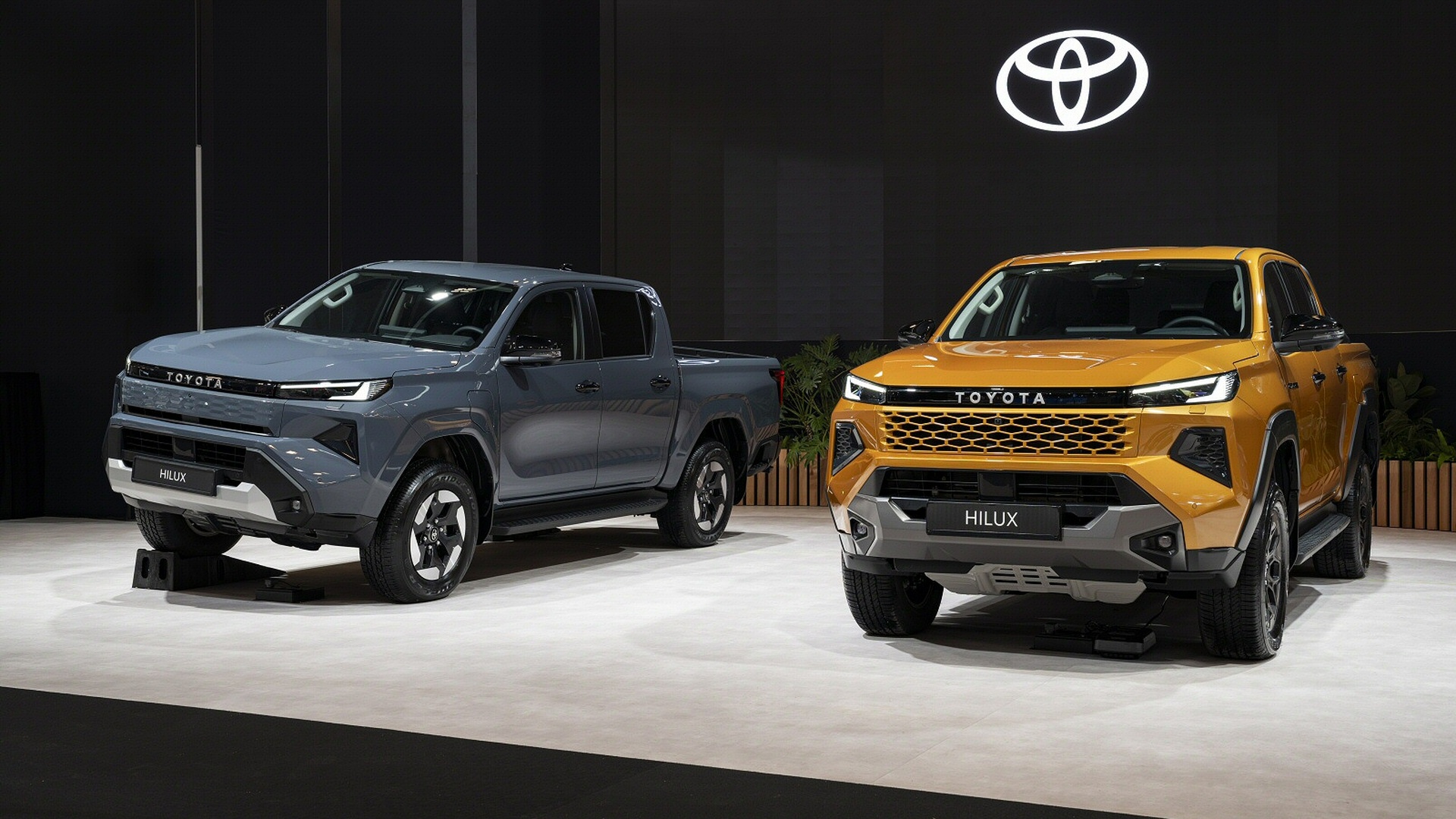 TOYOTA HILUX DIESEL Invincible D/Cab Pick Up 2.8 D-4D