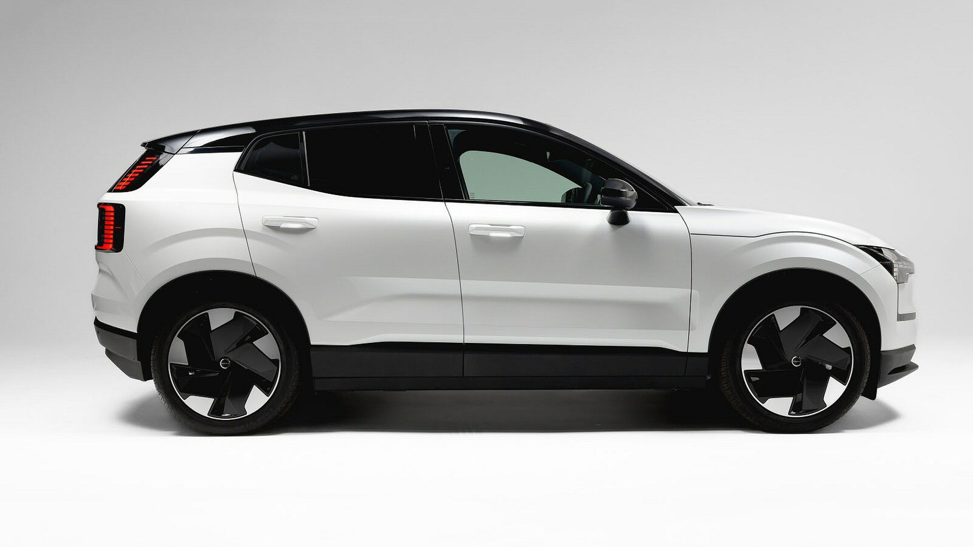 VOLVO EX30 ELECTRIC 315kW 69kWh TM Performance Plus Cargo Auto