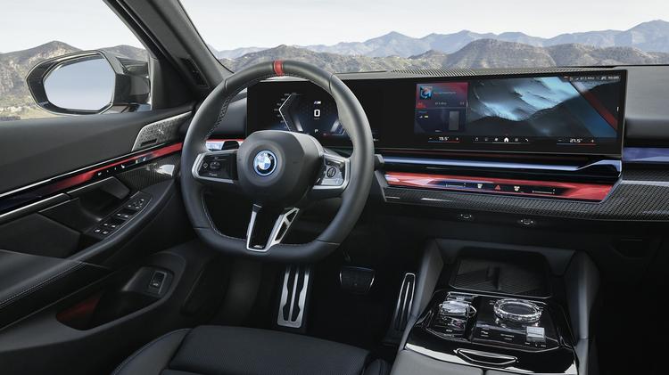 BMW 5 SERIES SALOON 520i M Sport Pro 4dr Auto [Tech Plus]