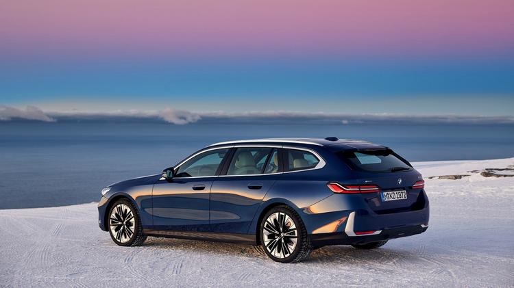BMW 5 SERIES TOURING 530e M Sport 5dr Auto