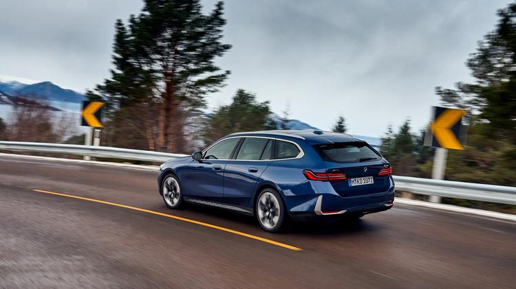 BMW 5 SERIES TOURING 530e M Sport 5dr Auto