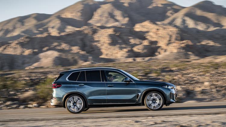 BMW X5 DIESEL ESTATE xDrive30d MHT xLine 5dr Auto