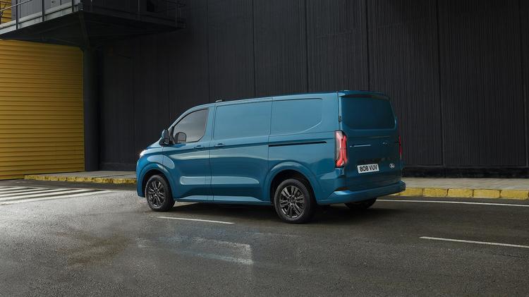FORD E-TRANSIT CUSTOM 340 L1 ELECTRIC AWD 100kW 71kWh H1 Double Cab Van Trend Auto