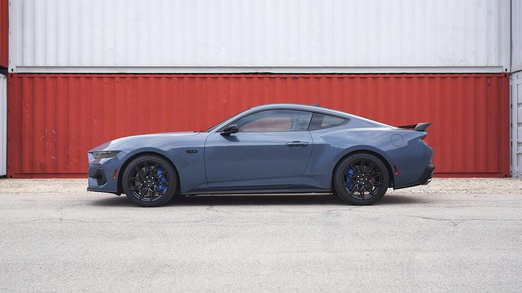FORD MUSTANG FASTBACK 5.0 V8 Dark Horse 2dr Auto