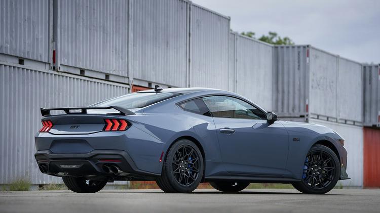 FORD MUSTANG FASTBACK 5.0 V8 Dark Horse 2dr Auto